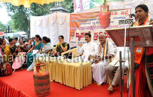BJP Mahila Morch Protest in Mangalore